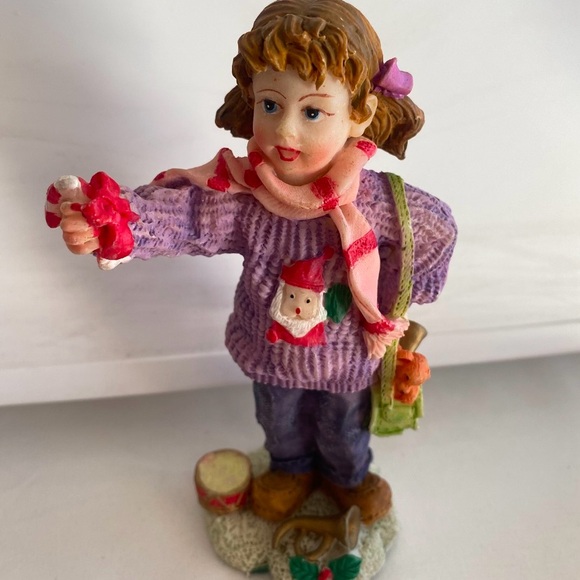K's Collection Christmas Decor Girl Figurine - Picture 1 of 2